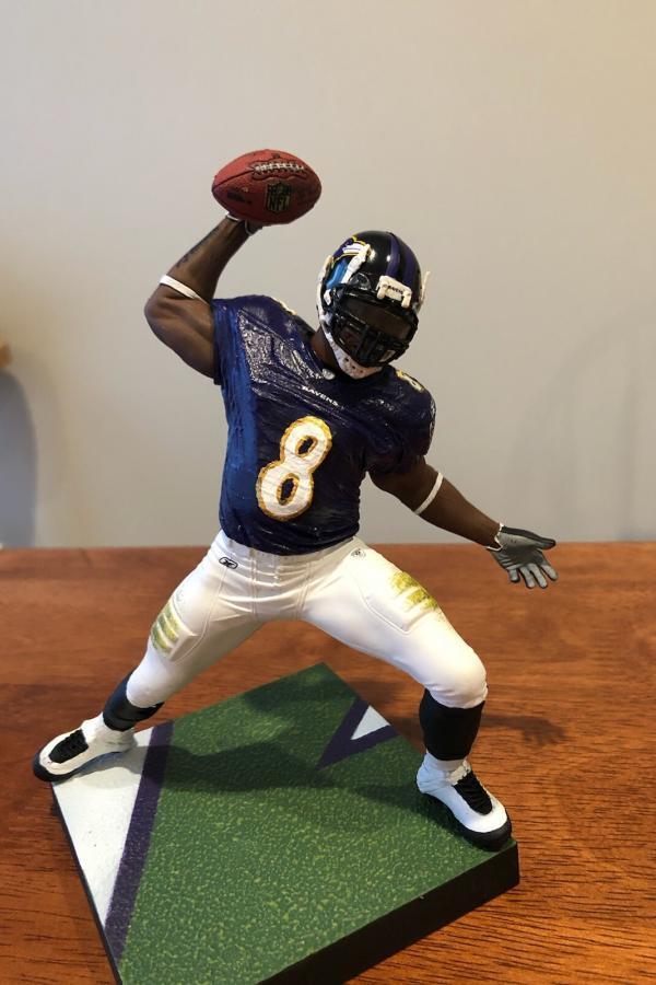 Figurine - Baltimore Ravens Jackon #8 - Front View